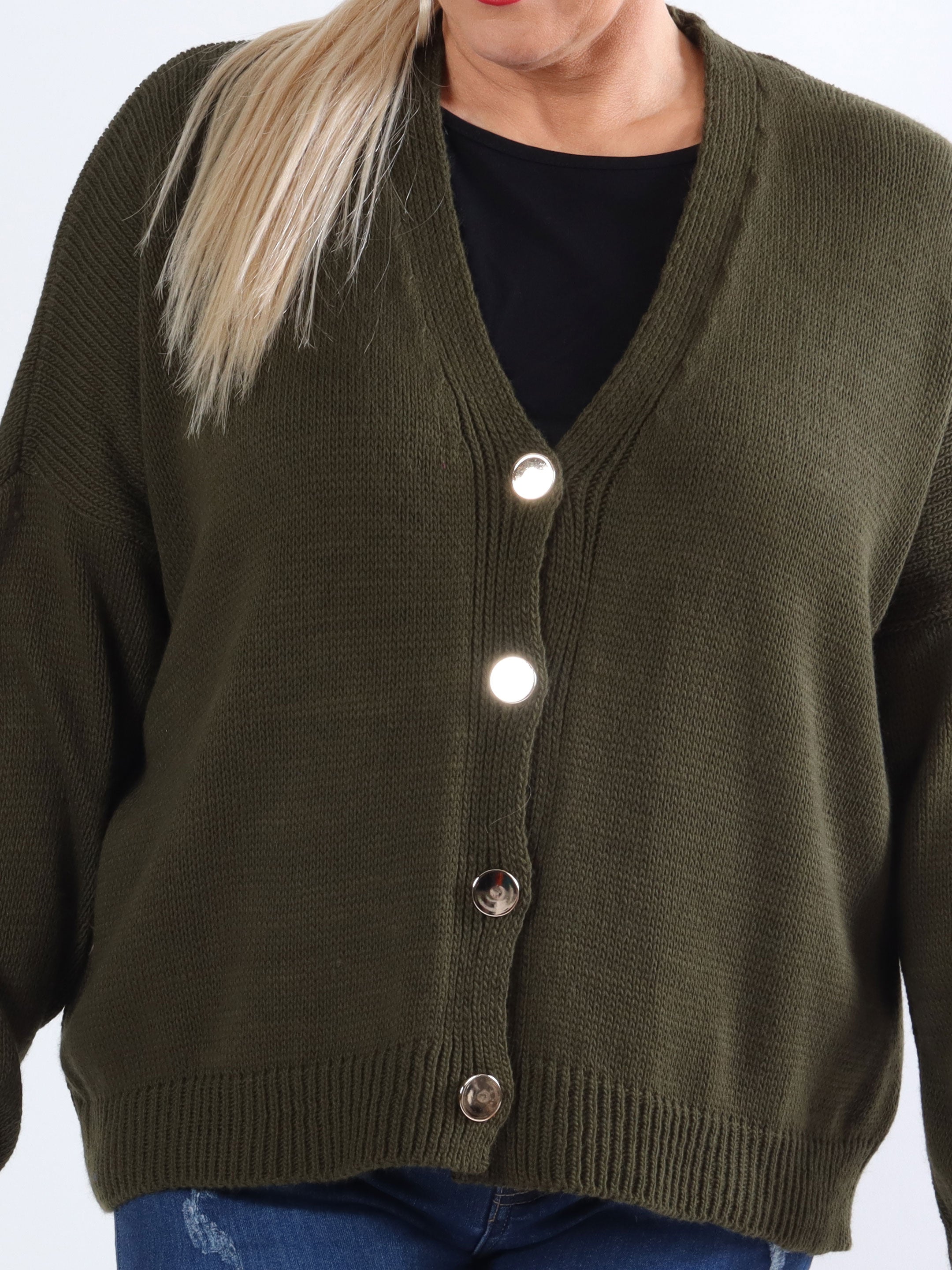 Susana - Kort plus size strikcardigan med skinnende knapper